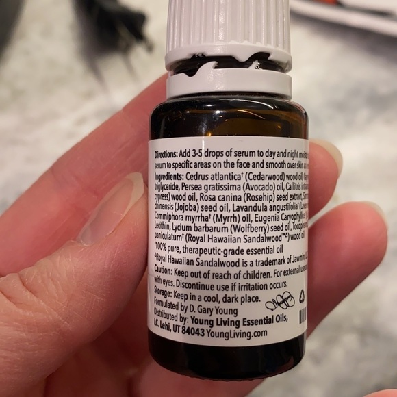 YL Dry Skin Serum Essential Oil - Picture 2 of 6